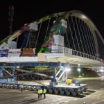 4 000 tonnes, 230 mètres et une seule nuit : Sarens déplace un pont géant en Belgique