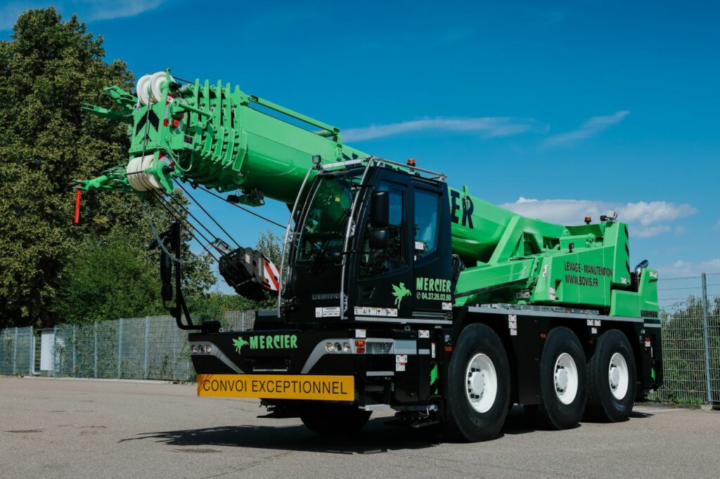 Bovis : un duo Liebherr de 50 et 120 tonnes débarque à Lyon