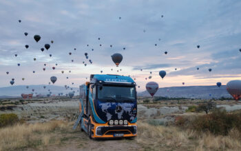 3 500 km et seulement trois recharges : l’eActros 600 prend la route du monde