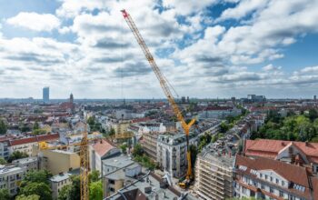 À Berlin, une Grove de 450 tonnes obligée de voyager sans sa flèche