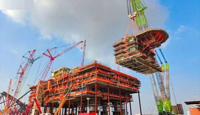 Zoomlion ZCC89000 : 1 244 tonnes au crochet, un seul levage