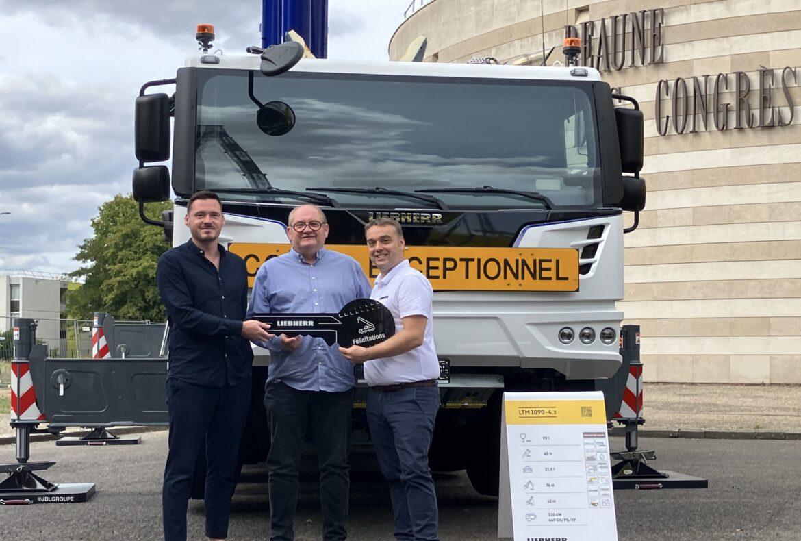 Maxilev muscle son parc avec une nouvelle Liebherr 90 tonnes !