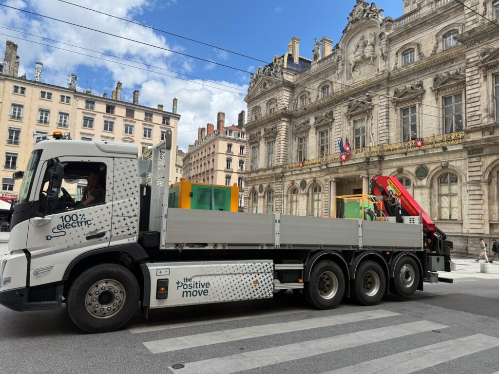 PALFINGER et PowerCharge : le duo électrique qui donne de l’énergie aux chantiers