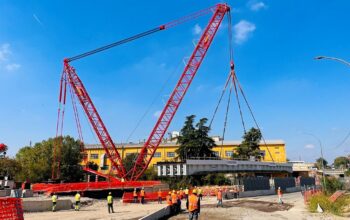 À Bologne, Autovictor pose 192 tonnes de pont au millimètre avec une Tadano