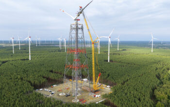 365 mètres de haut ! Une Liebherr LR 11350 au sommet du record mondial !