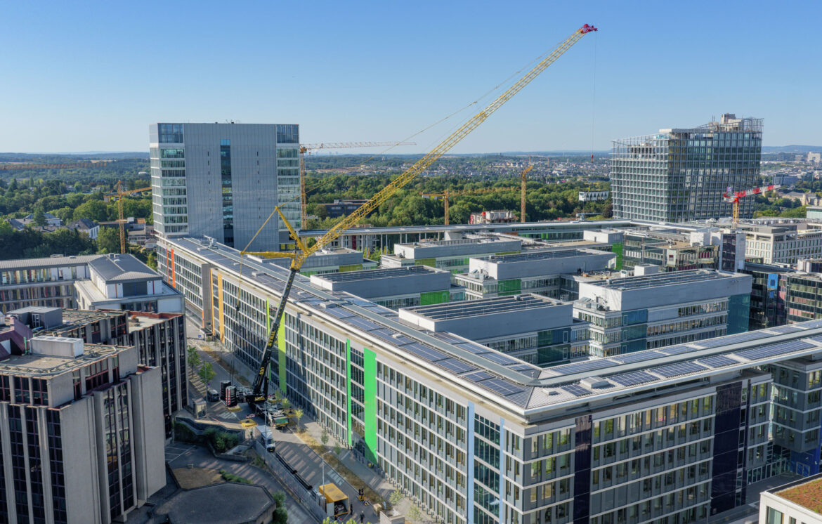104 mètres de portée et 1,70 mètre qui change tout : la Liebherr LTM 1650-8.1 joue les prolongations !